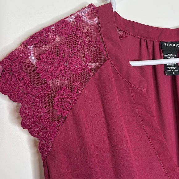 Torrid size 5 Fuchsia Lace Cap Sleeve Georgette Pull Over Blouse - Picture 3 of 6